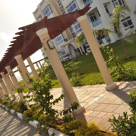 Almasi Oceanfront Nyali Appartement Mombassa Buitenkant foto