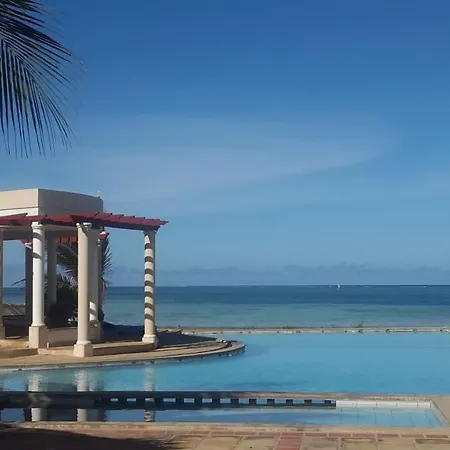 Almasi Oceanfront Nyali Appartement Mombassa Buitenkant foto