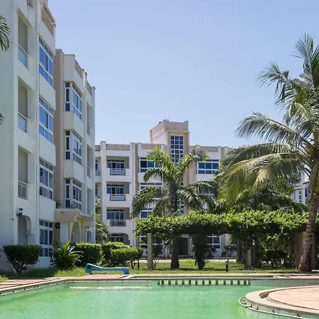 Almasi Oceanfront Nyali Appartement Mombassa Buitenkant foto
