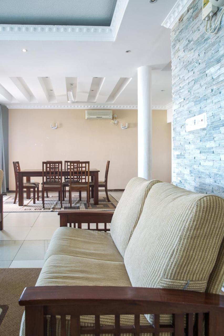 Almasi Oceanfront Nyali Appartement