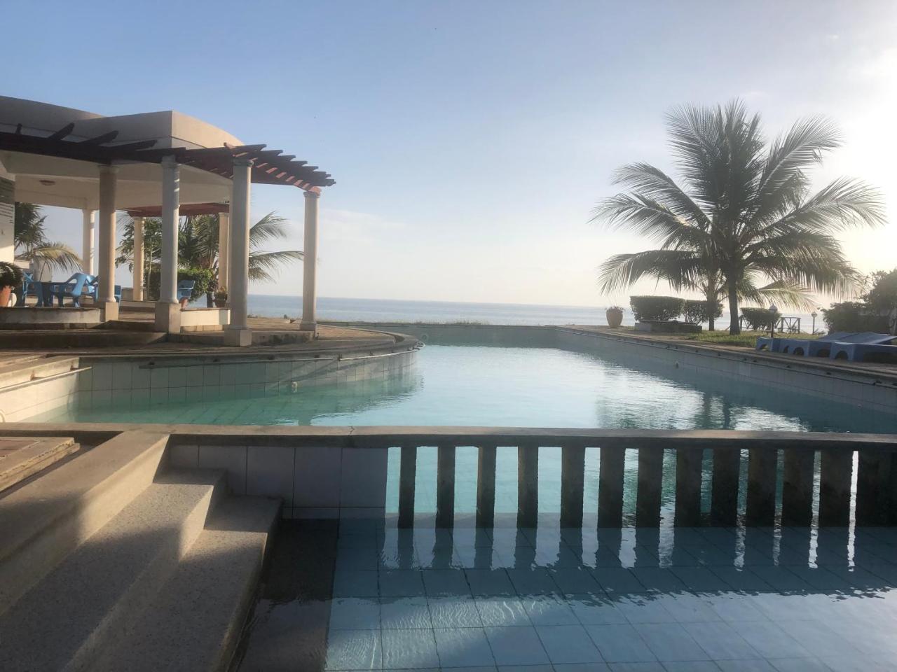 Almasi Oceanfront Nyali Appartement *